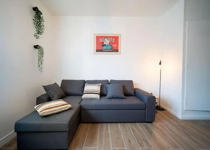 Fully Equiped Wifi Apartment Sleeps 6